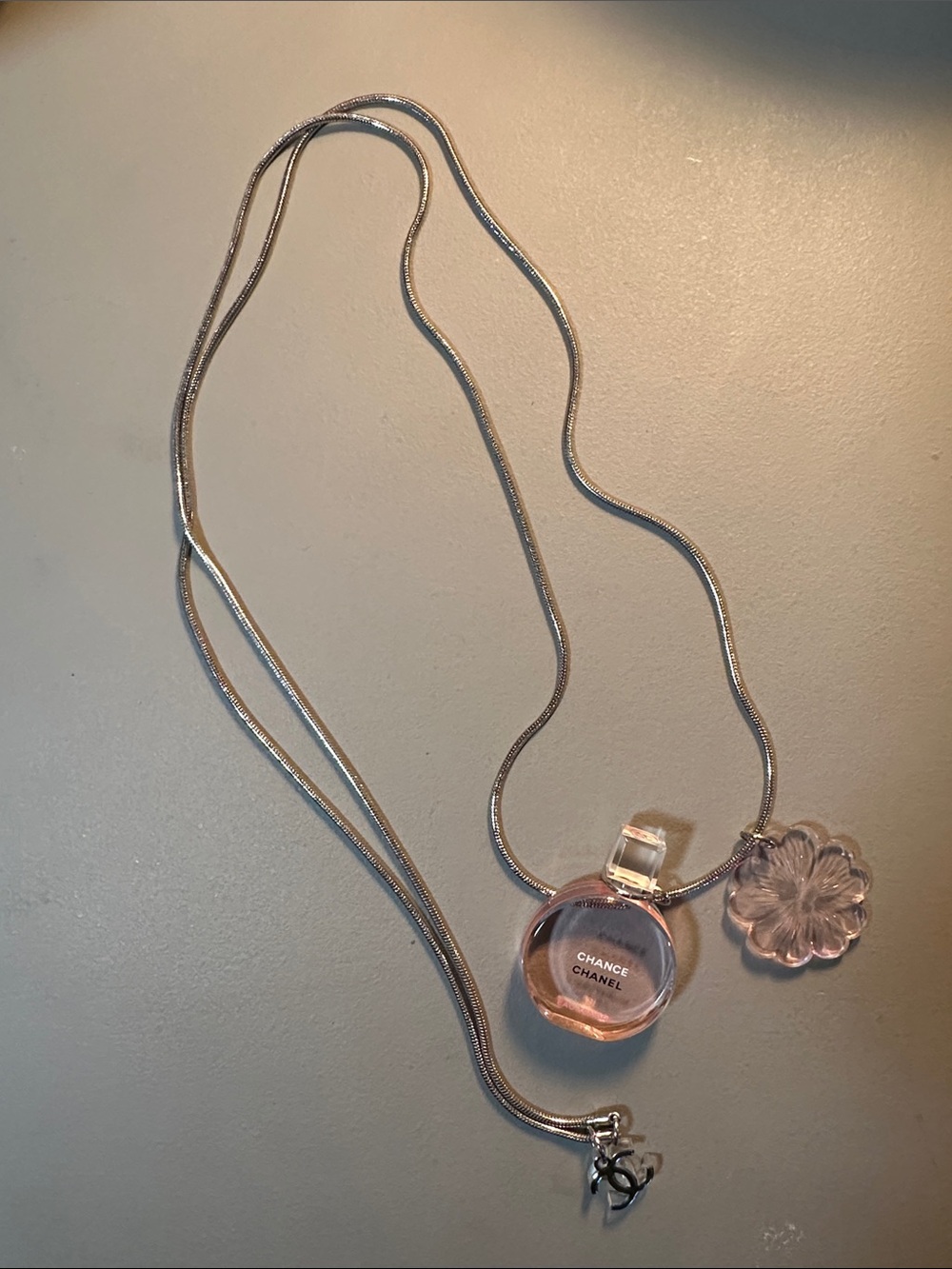 CHANEL Chance Eau Tendre Pendant Necklace with Flower Charm